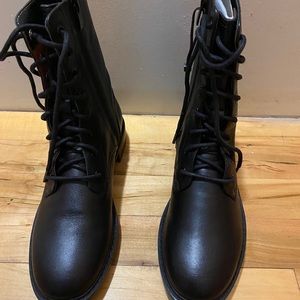 NWOT Zara Flat leather ankle boots